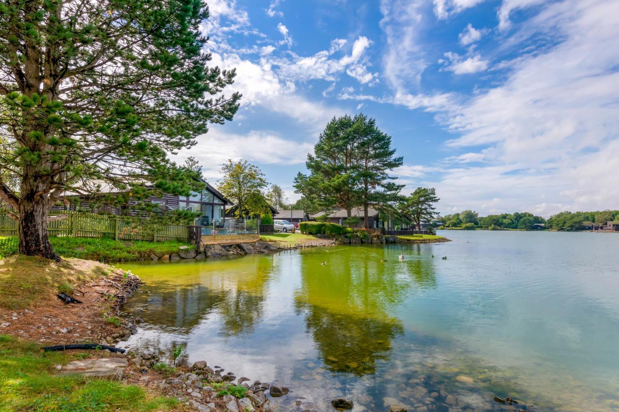 Pine Lake Resort Carnforth Exterior photo